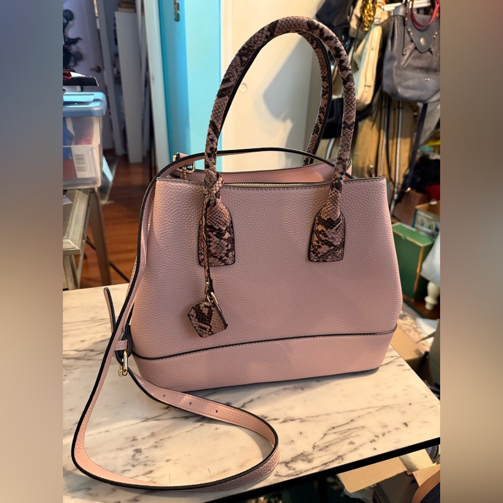 NWOT Pink Pebble leather 2-way crossbody shoulder Bag with Snake Print Handle.